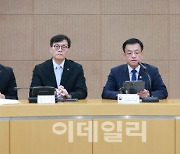 이창용 "외환시장 압력 줄어…통화정책, 국내 요인에 더 가중치"