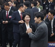 "일왕보다 4시간 앞서 일본 항복 알린 한국어 방송 있었다"