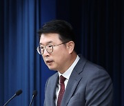 장상윤 사회수석, '응급의료' 브리핑