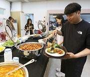 은퇴 앞둔 추신수, 구단 임직원에 저녁 만찬·선물 제공