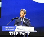 9⋅19평양공동선언 6주년 기념식 열려…현실적 평화론 띄운 임종석 "통일하지 말자"