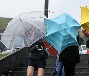 제주, 낮 최고 32도 무더위…산지 비 최대 200㎜