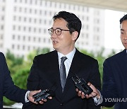 출근하는 심우정 검찰총장