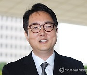 밝은 표정으로 출근하는 심우정 검찰총장