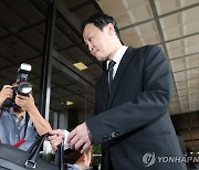 첫 피의자 조사 출석하는 티몬 대표