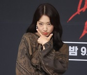 포즈 취하는 박신혜