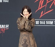 포즈 취하는 박신혜