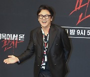 포즈 취하는 김인권