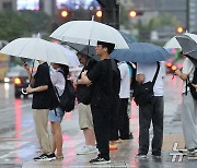 주말 강풍동반 300㎜ '물폭탄'…많은 비로 기온 낮아져(종합)