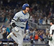 오타니 '꿈의 대기록' 해냈다…MLB 사상 첫 '50홈런∙50도루'