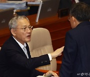 유인촌 "정몽규 회장, 스스로 거취 결정해야"…사실상 퇴진 요구