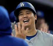 50-50에 가린 오타니 대기록…MLB 최초 한 경기 3홈런-2도루