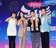 [ST포토]  '극한투어' 주역들의 하트하트