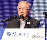 발언하는 김희중 대주교