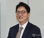 기자실 찾은 신임 검찰총장