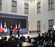 윤석열 대통령, 피알라 총리와 한·체코 공동언론발표