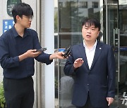 임현택 회장, 블랙리스트 작성 전공의 면회 위해 성북경찰서 방문