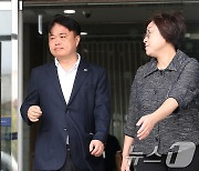 임현택 회장, 블랙리스트 작성 전공의 면회 위해 성북경찰서 방문