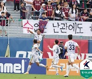 '브론즈볼' 이승원 프로 데뷔골 김천, 수원FC에 4-2 승리…2위 도약