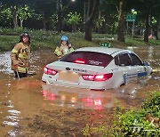 침수·정전·거대 싱크홀…최대 600㎜ '극한 호우'에 피해 속출(종합3보)