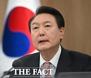 尹 "청년들의 공정 열망 담은 개혁 멈추지 않을 것"