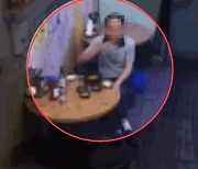 CCTV 한번 보더니…식당서 순댓국 먹던 남성 '황당 행동'