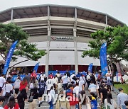 [MD포토] 식지 않는 야구 열기 'SSG-KT 수원 경기'