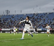 프로축구 김천, 수원FC 4-2로 꺾고 2연승…리그 2위 도약