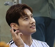 [포토] 최강창민 '구릿빛 샤우팅'