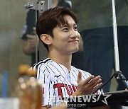 [포토] 최강창민 '누른다 벤자민 버튼'