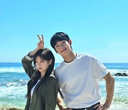 김수현-김지원에서 정해인-정소민으로, 로맨스계 ‘엄친아’의 전략 [윤지혜의 대중탐구영역]