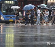 폭염 가고 전국에 강한 가을비…경상권 최대 180㎜ 이상