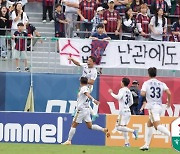 K리그1 수원FC, 김천에 2-4 패배…손준호 파문 뒤 '2연패'