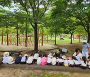 자연과 교감…증평 별천지숲인성학교 '유아숲교육' 인기