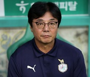 엇갈린 레드카드와 옐로카드, 판정에 운 대전 황선홍 감독 “존중하겠지만 이해 안 되는 부분 있다”[현장인터뷰]