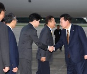 [속보]尹대통령, 2박4일 체코 '원전순방' 마치고 귀국