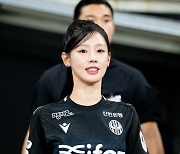 [포토] 시축을 위해 필드로 들어가는 (여자)아이들 미연