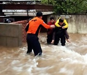 급류에 숨지고 고분 쩍 갈라져…경남엔 200년 한번 올 폭우 내렸다