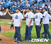 2위 확정, 플레이오프 진출 기쁨 나누는 삼성 박진만 감독과 박병호 [사진]