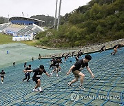 400ｍ의 스키점프대를 거꾸로…극한 레이스