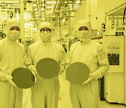 TSMC 닮아가는 인텔…삼성은 턴키 전략 고수