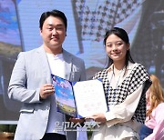 [포토] 전진소녀의 성장일기, 2024 크리에이터 어워즈 일상 부문 공로상 수상