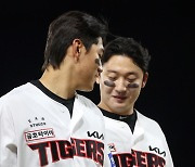 '캠프 MVP 타율 0.462' 김도영의 광주 지역 라이벌 윤도현, 1군 첫 안타에 3안타 폭격 [IS 스타]