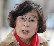 '법인카드 사적유용 의혹' 유시춘 EBS 이사장, 2차례 검찰 조사