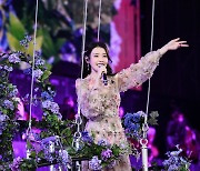 [Herald Review] IU wraps up 1st world tour 'HEREH' at Seoul World Cup Stadium