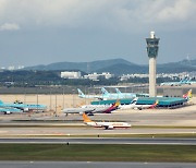 인천공항 상공에 쓰레기 풍선…항공기 이착륙 두 차례 중단