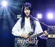 QWER 히나 직캠, 힘든 과거를 지나온 우리에게 '안녕, 나의 슬픔' [MD동영상]