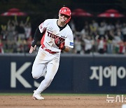 KIA 김도영, 40홈런-40도루에 홈런 -2…시즌 40도루 달성