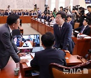 이재명 사법리스크에…여 "재판 불복 말라" 야 "법 왜곡죄·검사 탄핵 추진"