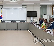 이주호 부총리, 짐바브웨 고등교육부 장관과 면담